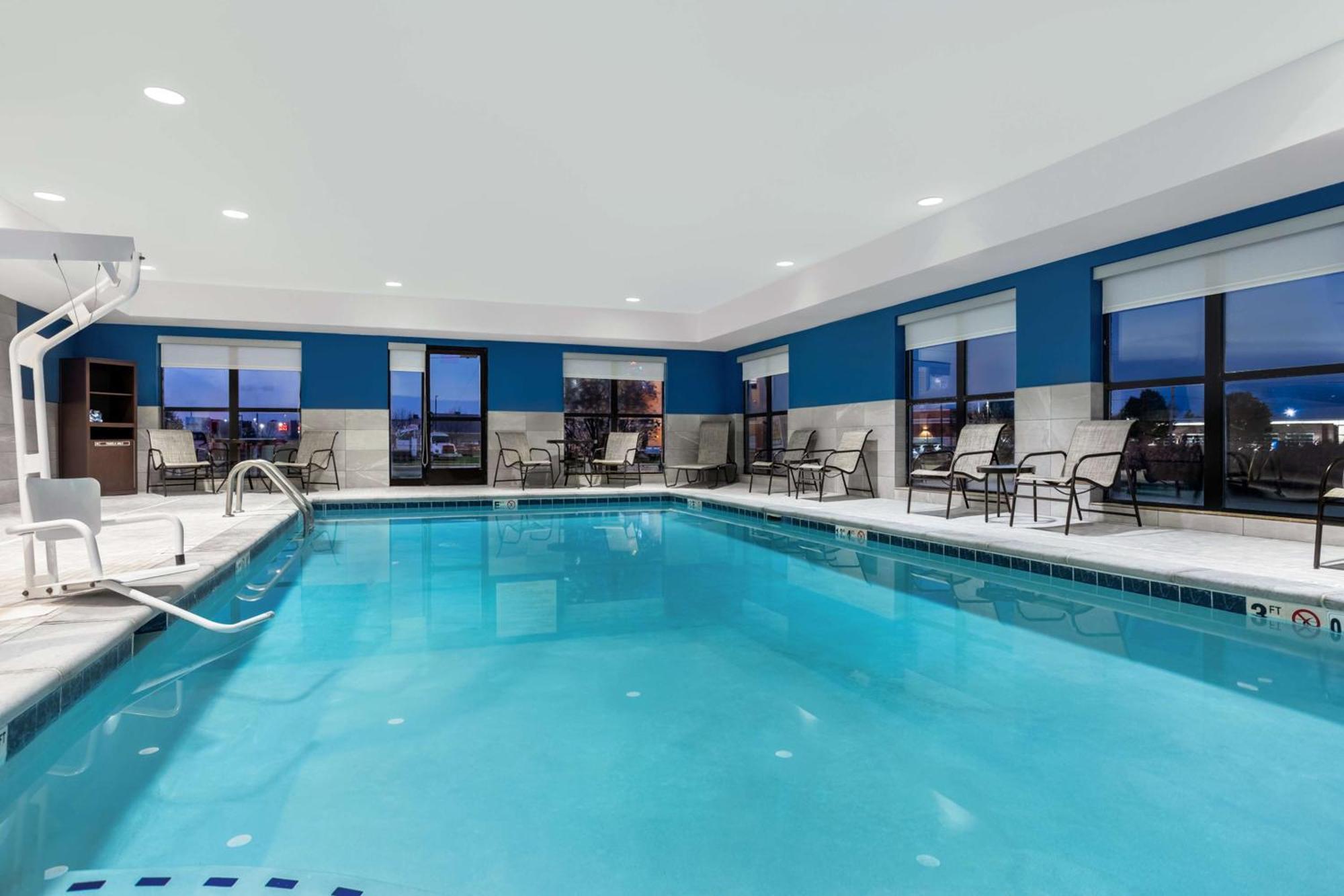 Hampton Inn & Suites Muncie Exteriér fotografie