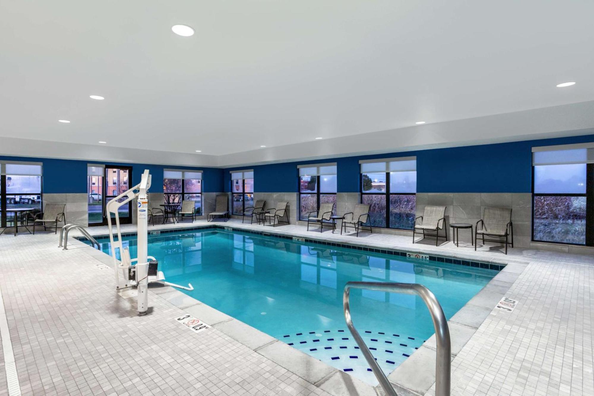 Hampton Inn & Suites Muncie Exteriér fotografie
